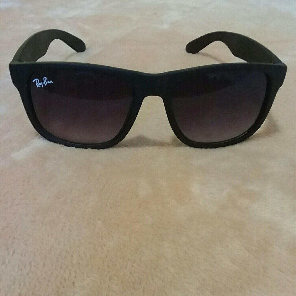 AUTH RayBan Shades Black Frame/Purple UV Tint/MINT